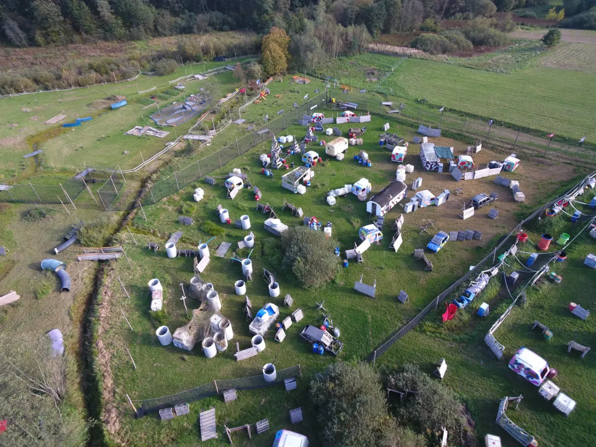 Oferta w Arenie Mocy - Pole paintballowe z lotu ptaka