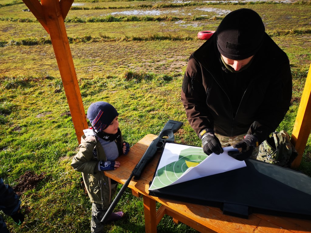 Dzieci podczas gry zespołowej